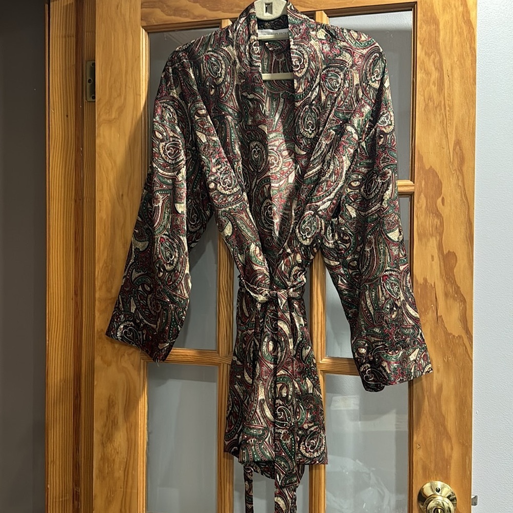 VS Paisley Satin Robe - Picture 7 of 7